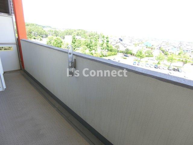 バルコニー　４階のお部屋で晴れた日には洗濯物もたくさん干せます。