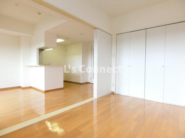 その他　５帖の洋室は寝室として使えます。