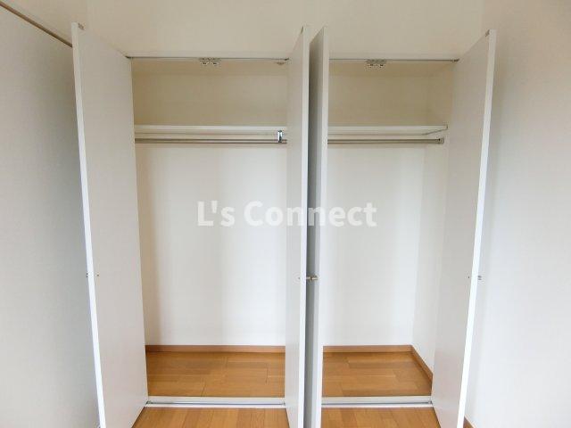 収納　クローゼットでお荷物もすっきり収納。