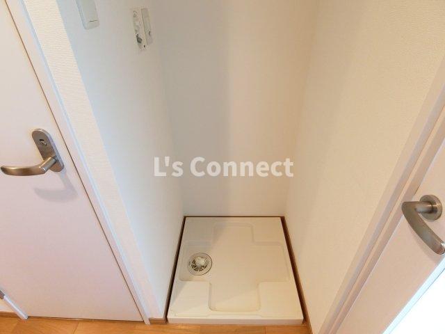 その他設備　室内洗濯機置き場には排水パン付き。