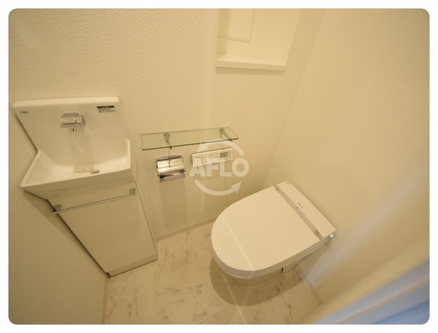 トイレ　GAUDI（ガウディ）　温水洗浄便座付き