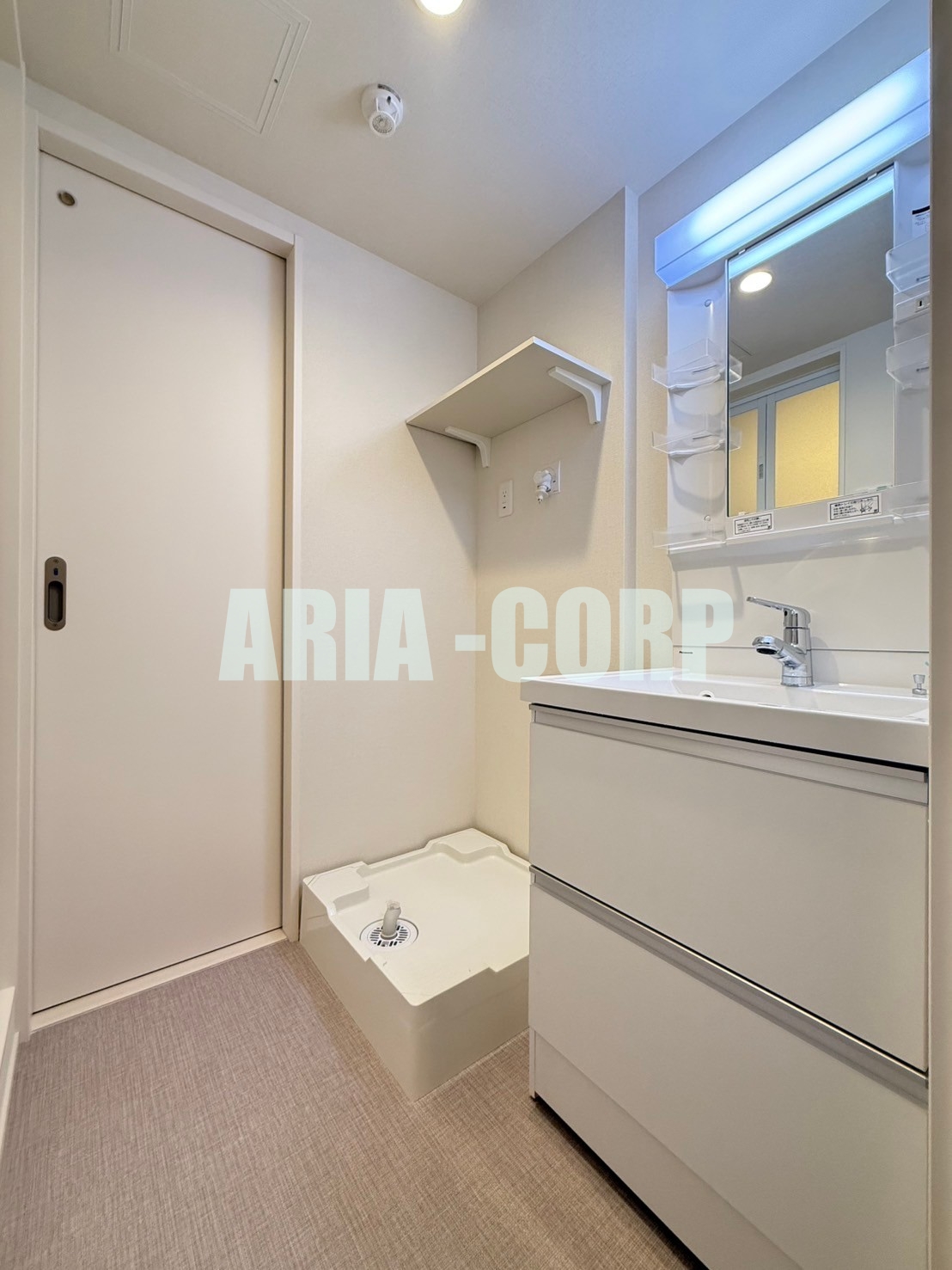 洗面設備　シャンプードレッサー付きの洗面所です！