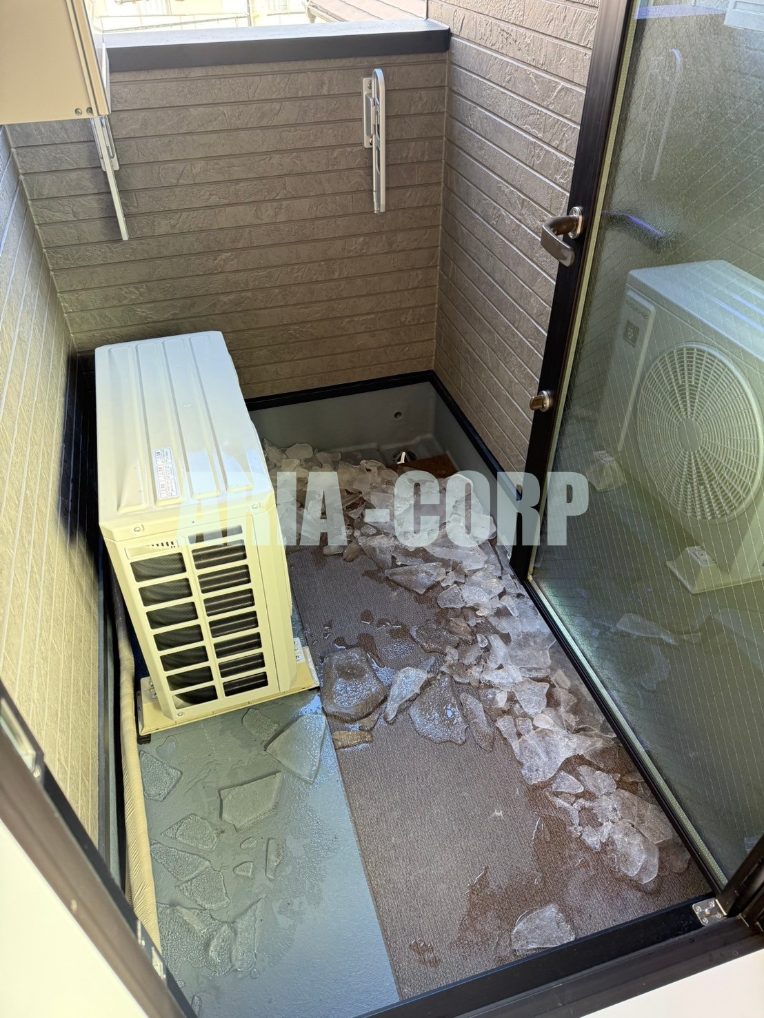 バルコニー　バルコニー、室内物干し機、浴室の3か所で洗濯干しが可能です！