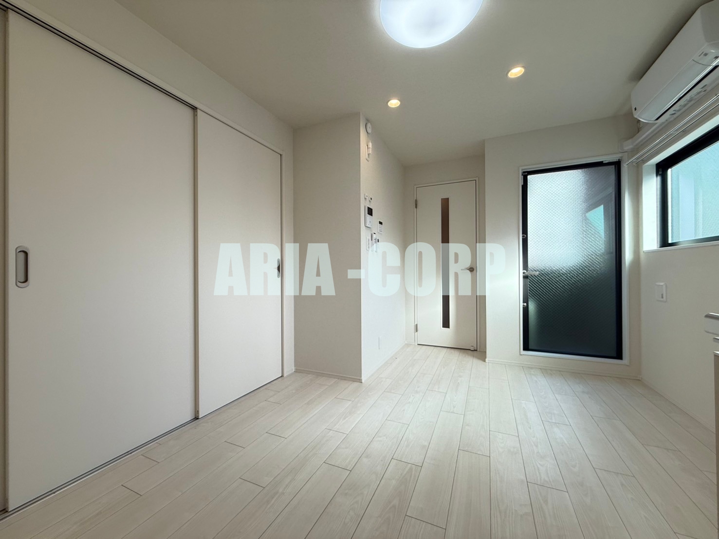 居室・リビング　白を基調とした統一感あるお部屋です！