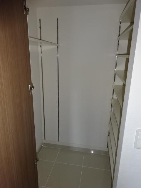 キッチン　大型のシューズクローゼット