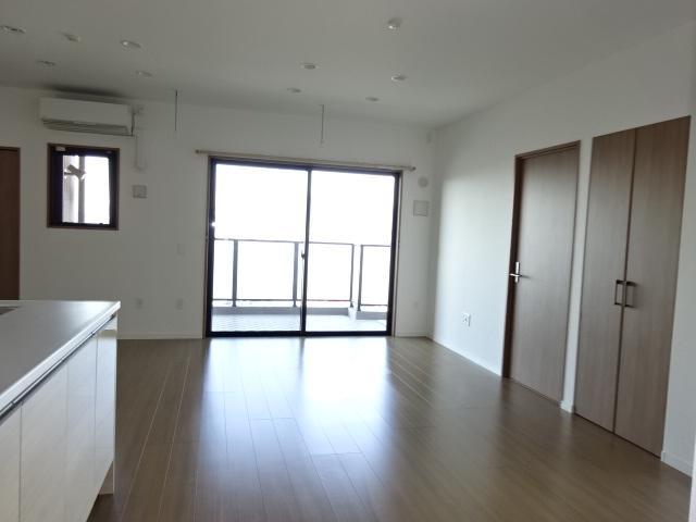 バス・シャワールーム　開放的なリビングです。