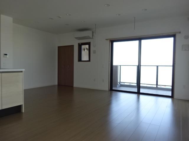 トイレ　見晴らしの良いリビングです。