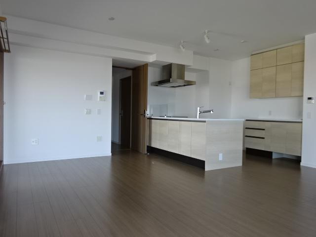 洗面設備　使い勝手の良い対面キッチン