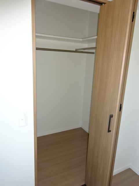 バルコニー　奥行きのあるウォークインクローゼット