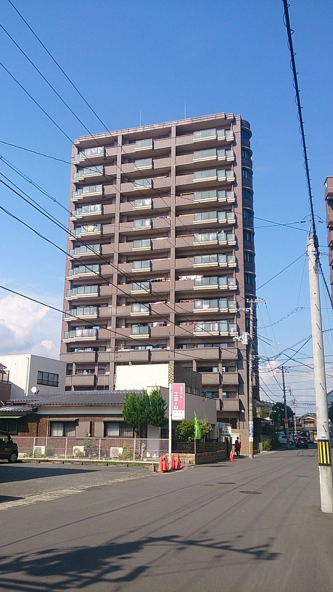 建物外観　利便性が良い立地のマンションです♪眺望も◎
