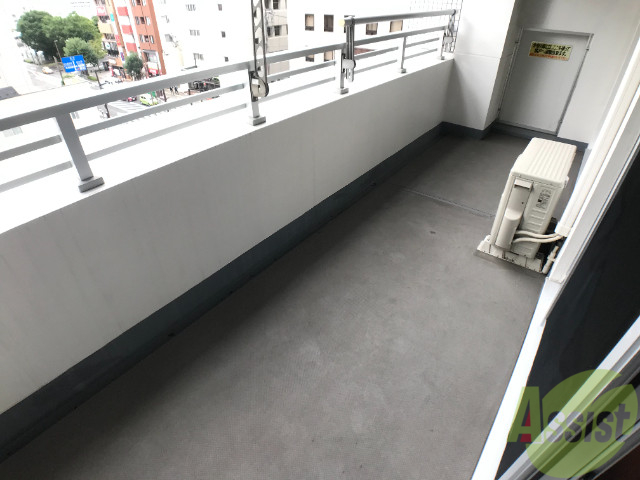 バルコニー　バルコニーも、日当たり良く、広くて使いやすそうです