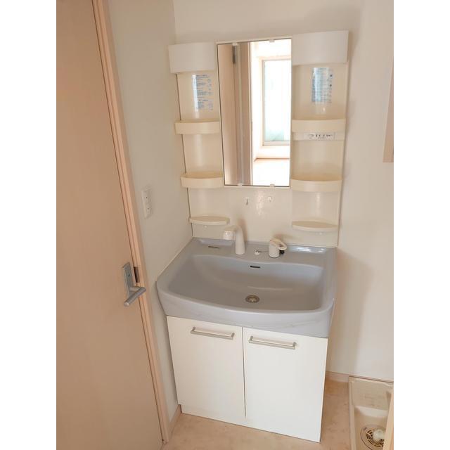 洗面設備　シャワー付洗面化粧台