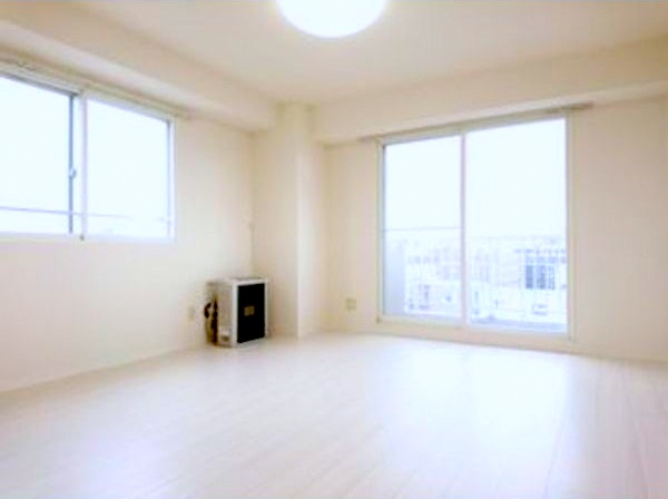 居室・リビング　陽当り良好で明るいリビングです♪