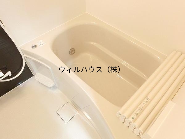 バス・シャワールーム　浴室乾燥機、追い焚き機能付きバス！