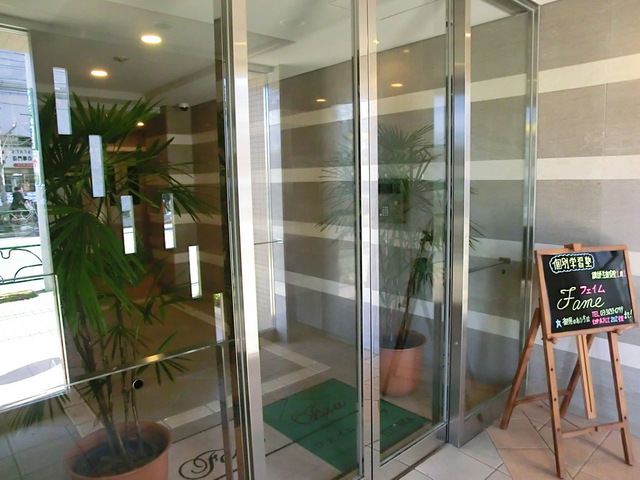 ロビー　きれいな入口部分です♪