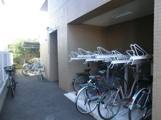 その他共有部分　敷地内専用駐輪場有ります。