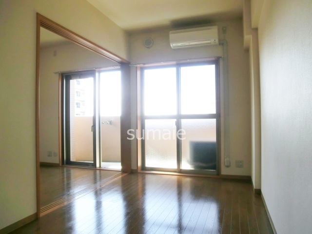 居室・リビング　広々９．７帖のゆとりのリビングです♪