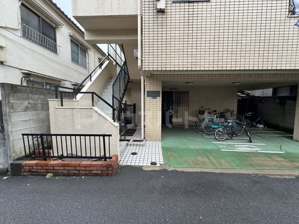 エントランス　駐車場