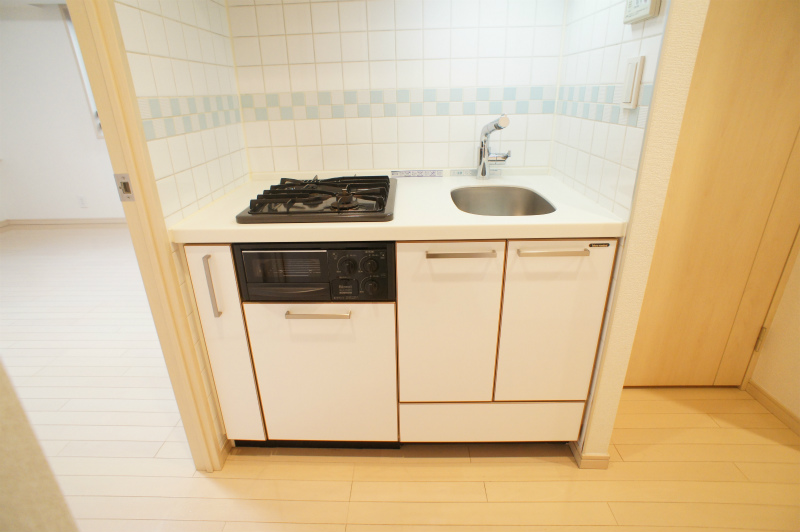 キッチン　※写真は類似間取り別部屋。色味等異なる場合があります。