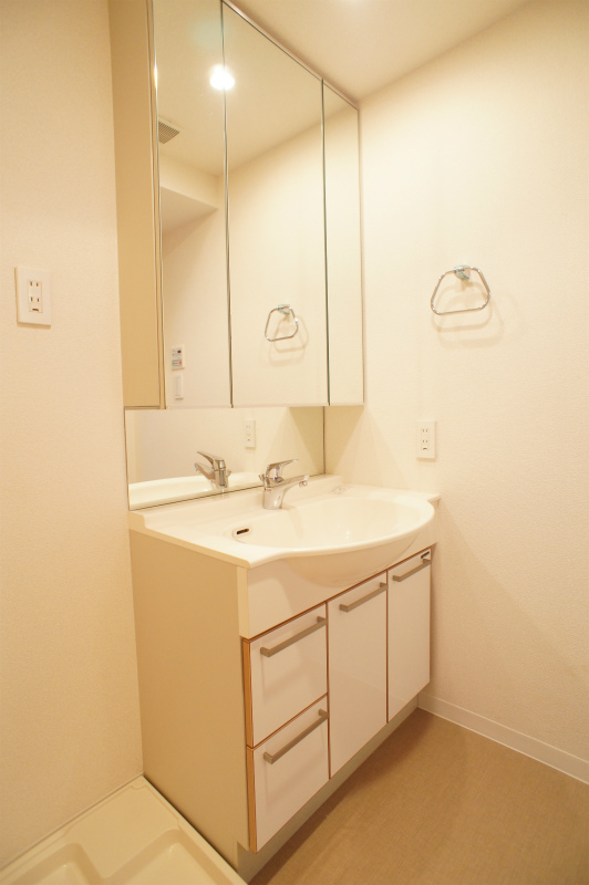 洗面設備　※写真は類似間取り別部屋。色味等異なる場合があります。