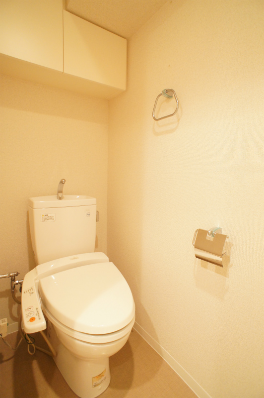 トイレ　※写真は類似間取り別部屋。色味等異なる場合があります。