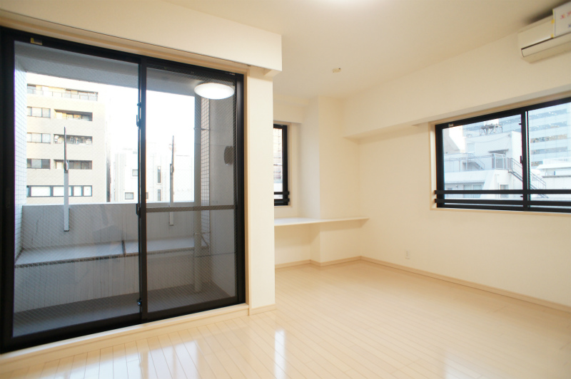 居室・リビング　※写真は類似間取り別部屋。色味等異なる場合があります。