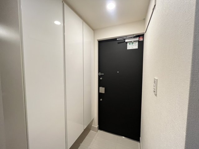 玄関　※別部屋反転タイプ参考写真