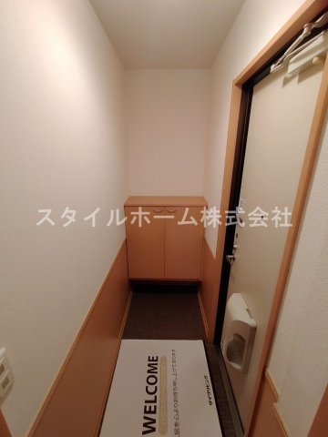 玄関　別部屋写真です。