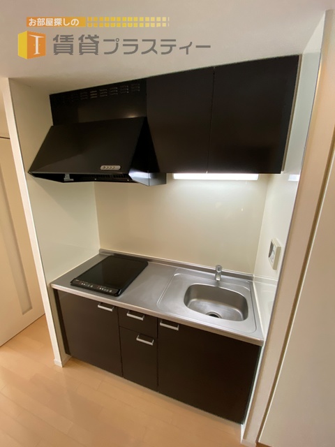 キッチン　２口システムキッチンで自炊もしやすいですね。