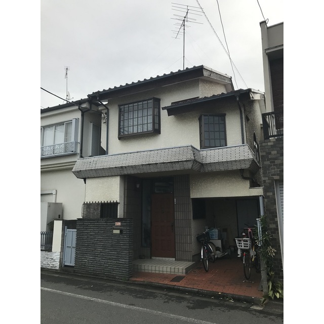 建物外観　木造瓦葺２階建