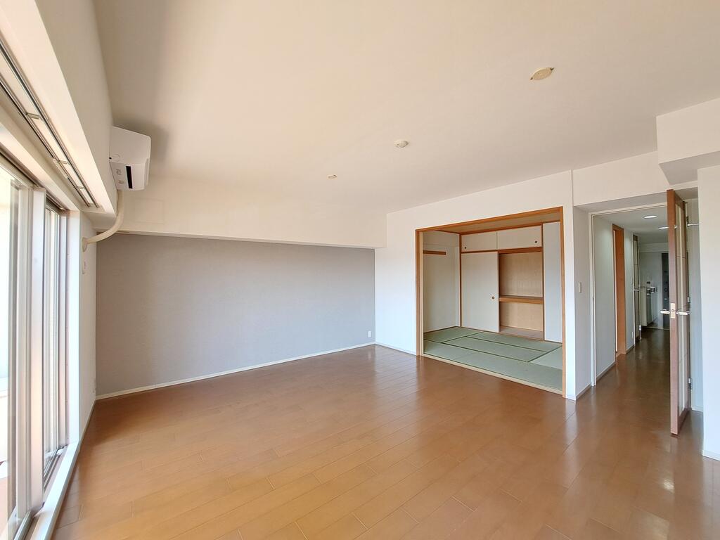 居室・リビング　14.2帖のリビング♪（床暖房あり）