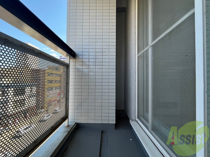 バルコニー　バルコニーは幅があり、広い印象を受けました。