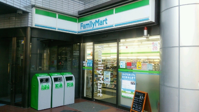 コンビニ　ファミリーマート中野本町六丁目店（コンビニ）まで306m