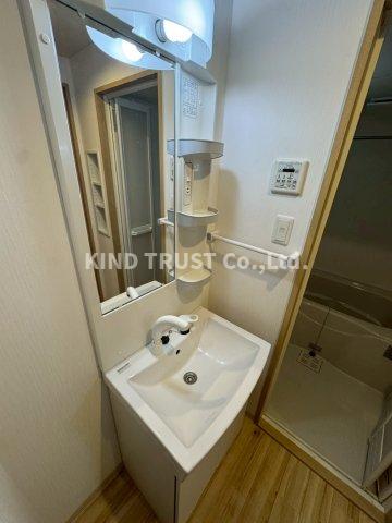 洗面設備　スペースが確保できる洗面所です