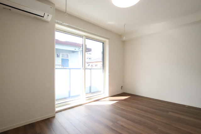 居室・リビング　明るい印象のお部屋です