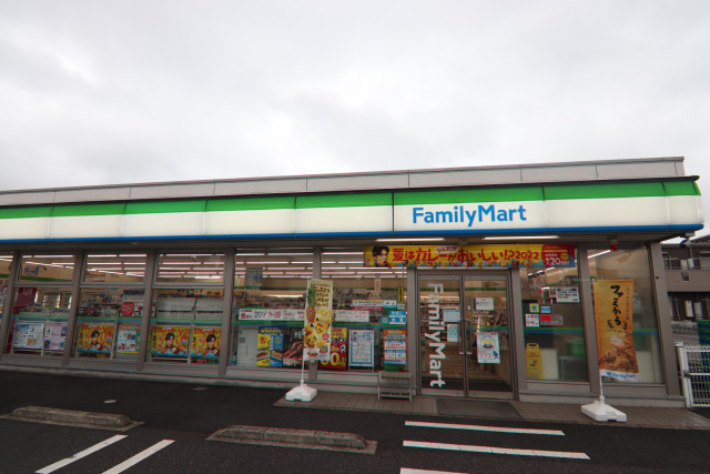 コンビニ　ファミリーマート　千葉南町三丁目店（コンビニ）まで290m