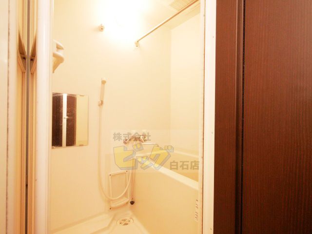 バス・シャワールーム　広々タイプのお風呂です♪