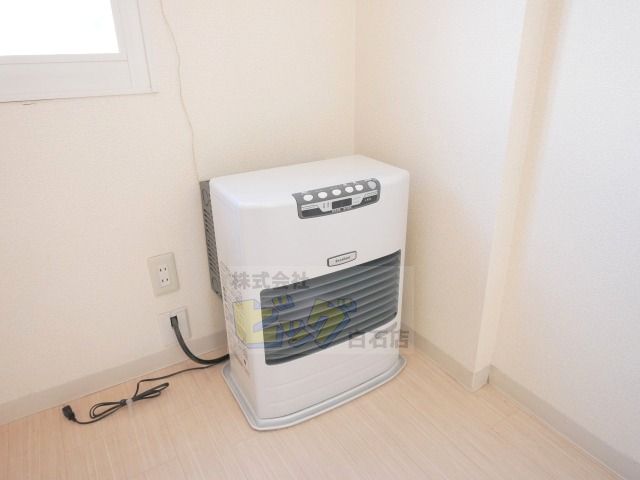 その他　冬は暖かく経済的な灯油ストーブがついています♪