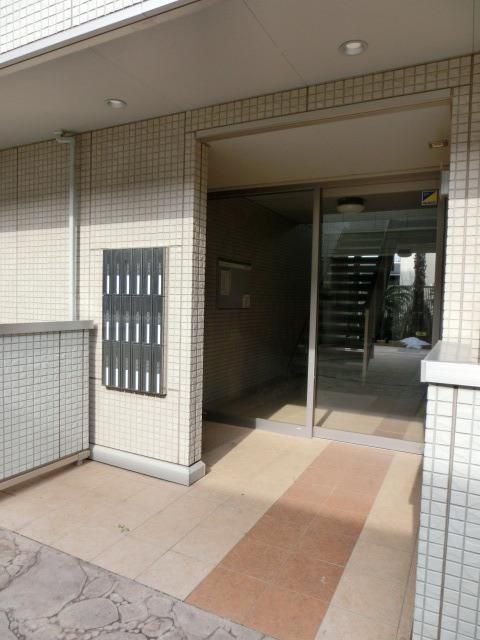 エントランス　オートロック完備