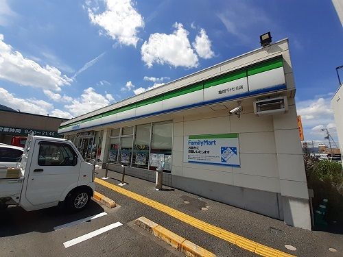 コンビニ　ファミリーマート 亀岡千代川店（コンビニ）まで500m
