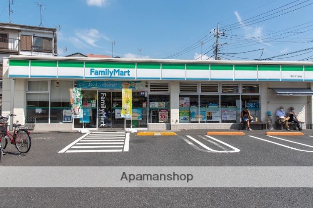コンビニ　ファミリーマート（コンビニ）まで707m