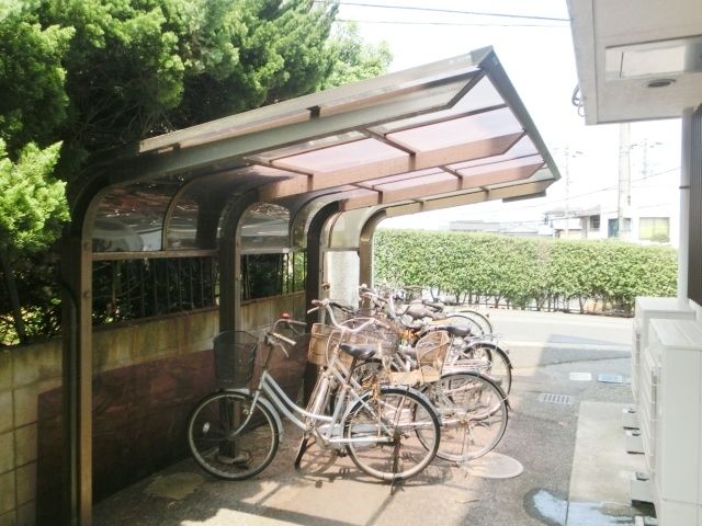 その他共有部分　屋根付きの駐輪場です