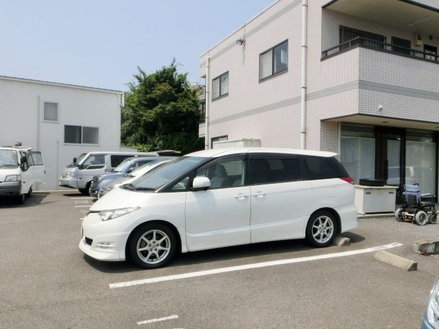 駐車場　敷地内に駐車場あります。
