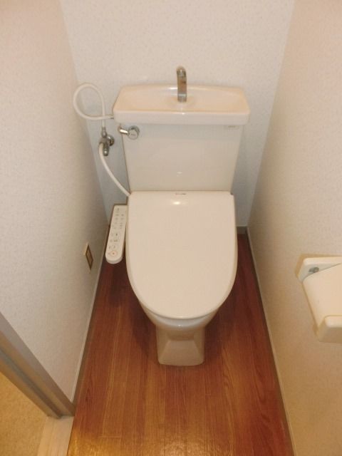 トイレ　洗浄機能付きです