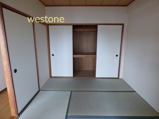その他設備　一間半の大きな押入です