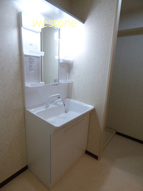 洗面設備　洗面化粧台です