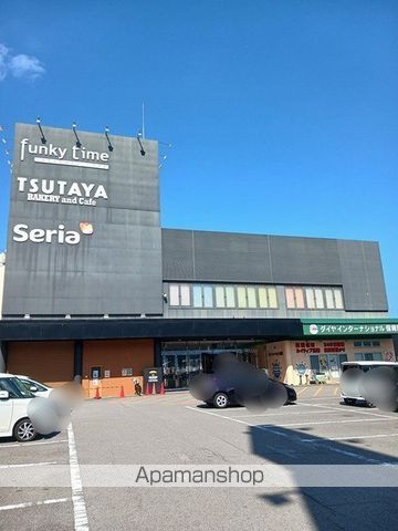 レンタルビデオ　ＴＳＵＴＡＹＡ新居浜店（レンタルビデオ）まで500m