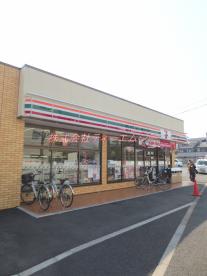 コンビニ　セブンイレブン 足立六月3丁目店（コンビニ）まで150m