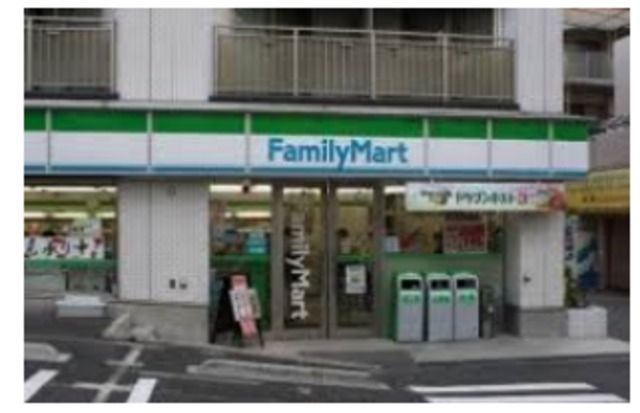 コンビニ　ファミリーマート牛込柳町駅前店（コンビニ）まで436m