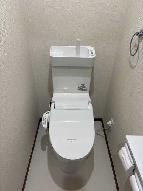 トイレ　温水洗浄便座付き